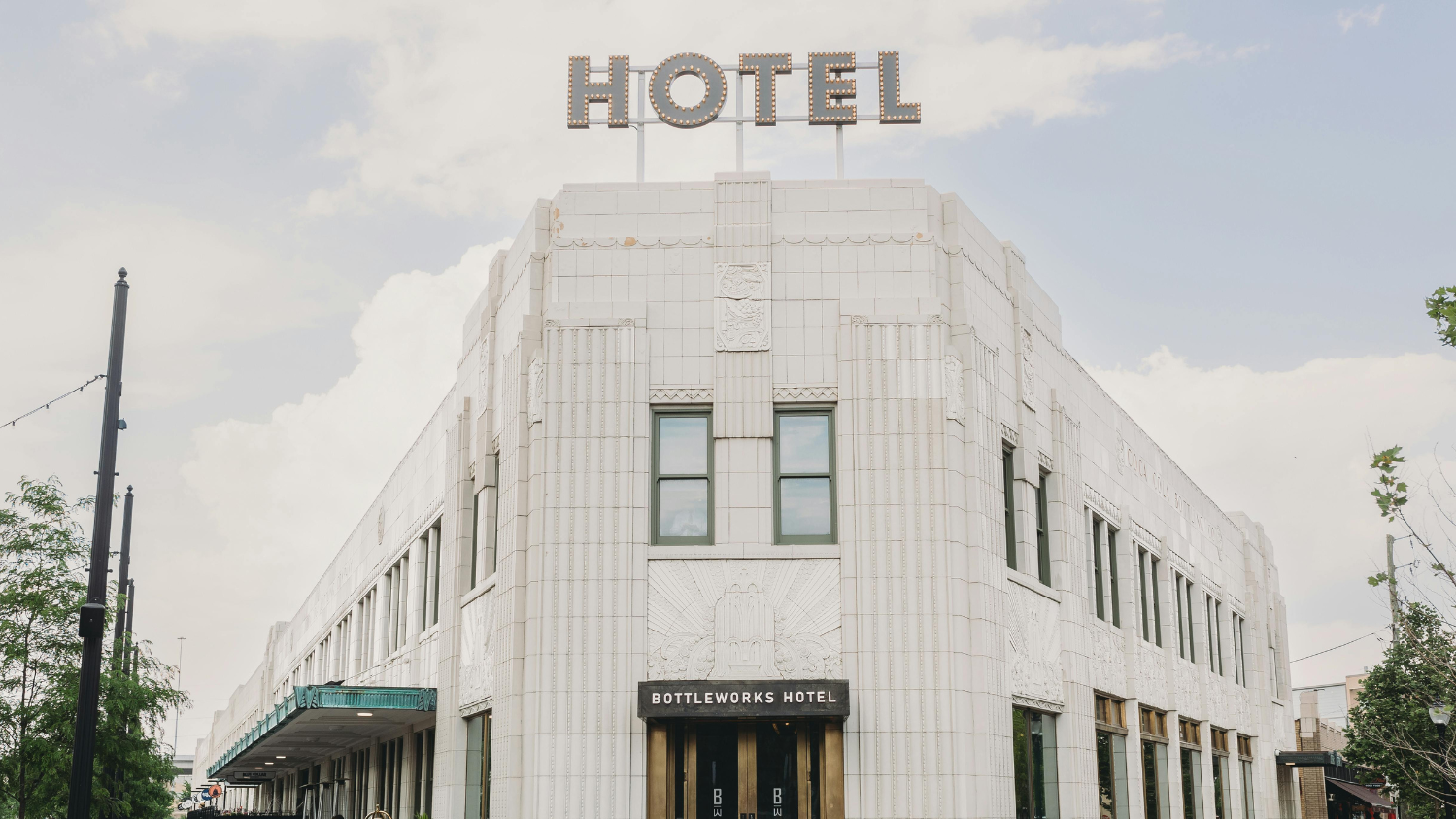Frontseite eines Hotels